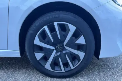 Photo 45 Peugeot 208  PureTech 100 S&S BVM6