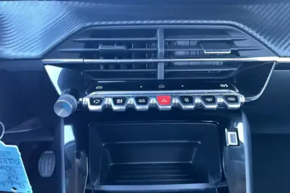 Photo 51 Peugeot 208  PureTech 100 S&S BVM6