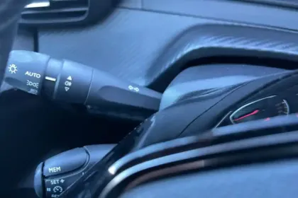 Photo 86 Peugeot 208  PureTech 100 S&S BVM6