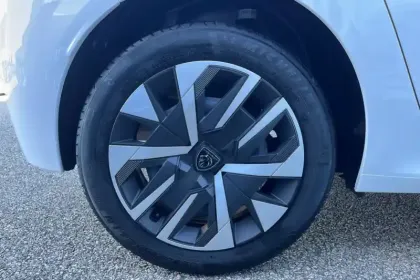 Photo 44 Peugeot 208  PureTech 100 S&S BVM6