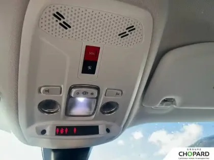 Photo 21 Peugeot 2008  PureTech 100 S&S BVM6