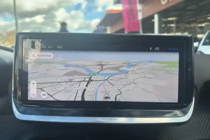 Photo 21 Peugeot 208  Hybrid 100 e-DCS6