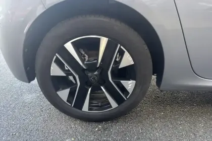 Photo 60 Peugeot 208  Hybrid 100 e-DCS6