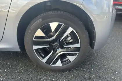 Photo 11 Peugeot 208  Hybrid 100 e-DCS6