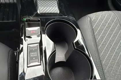 Photo 21 Peugeot 208  Hybrid 110 e-DCS6