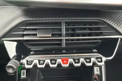 Photo 19 Peugeot 208  Hybrid 110 e-DCS6