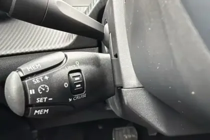 Photo 18 Peugeot 208  Hybrid 110 e-DCS6