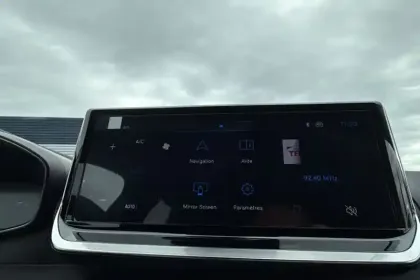 Photo 13 Peugeot 208  Hybrid 110 e-DCS6