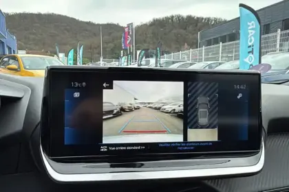 Photo 21 Peugeot 2008  PureTech 130 S&S EAT8