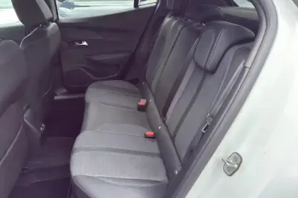 Photo 56 Peugeot 2008  PureTech 130 S&S EAT8