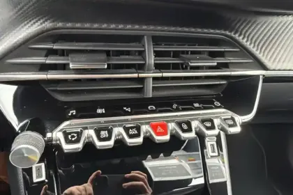 Photo 45 Peugeot 2008  PureTech 130 S&S EAT8