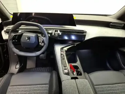 Photo 13 Peugeot 3008  Hybrid 136 e-DCS6