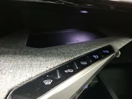 Photo 24 Peugeot 3008  Hybrid 136 e-DCS6