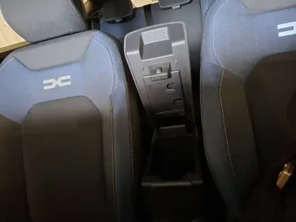 Photo 45 Dacia Duster  Hybrid 140