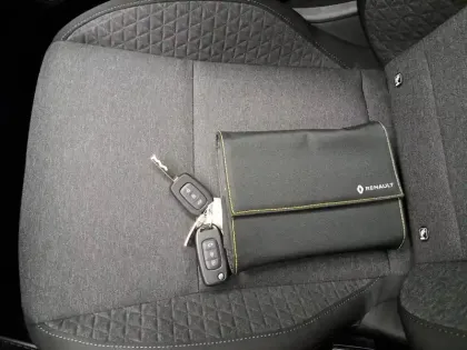 Photo 38 Renault Clio  Blue dCi 100 - 21N