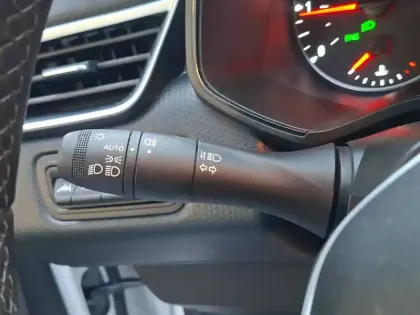 Photo 79 Renault Clio Gén. V (BJA) Ph1 Business 5