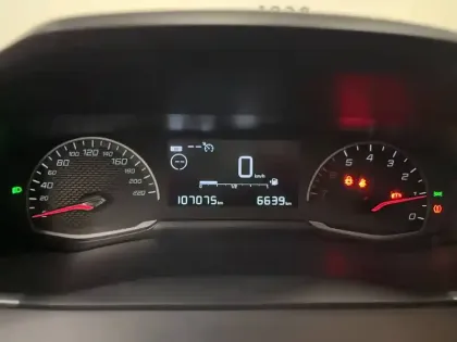 Photo 47 Peugeot 2008  PureTech 100 S&S BVM6