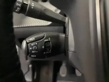 Photo 16 Peugeot 2008  PureTech 100 S&S BVM6