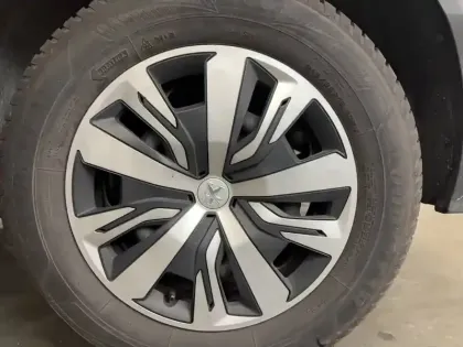 Photo 33 Peugeot 2008  PureTech 100 S&S BVM6