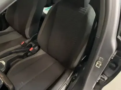 Photo 45 Peugeot 2008  PureTech 100 S&S BVM6