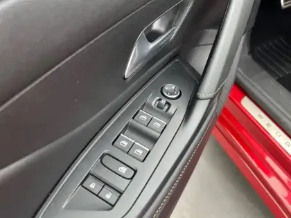 Photo 17 Peugeot 308  PureTech 130ch S&S EAT8