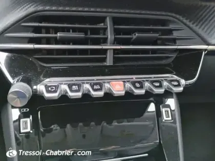 Photo 21 Peugeot 2008  BlueHDi 110 S&S BVM6 Allure Pack