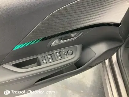 Photo 12 Peugeot 208  PureTech 100 S&S BVM6 Allure