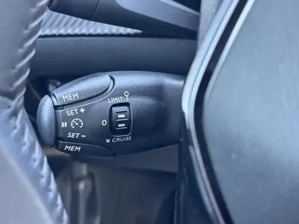 Photo 17 Peugeot 208  PureTech 100 S&S BVM6 Allure Pack