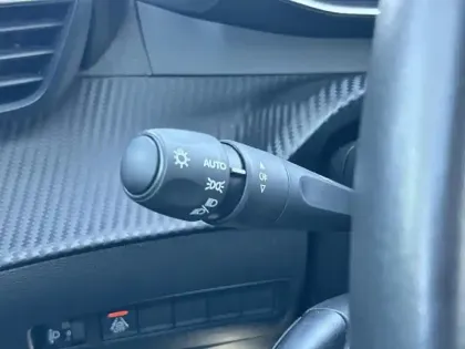 Photo 16 Peugeot 208  PureTech 100 S&S BVM6 Allure Pack