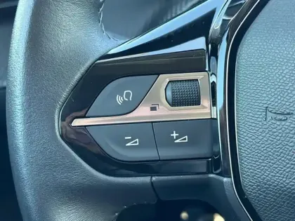 Photo 18 Peugeot 208  PureTech 100 S&S BVM6 Allure Pack