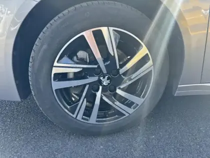 Photo 14 Peugeot 208  PureTech 100 S&S BVM6 Allure Pack