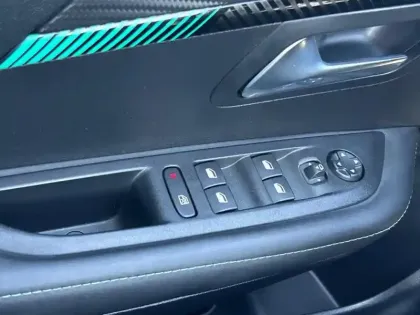 Photo 19 Peugeot 208  PureTech 100 S&S BVM6 Allure Pack