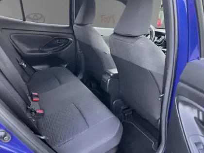 Photo 10 Toyota Yaris Hybrid 2WD Design Cargo