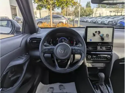 Photo 10 Toyota Yaris Hybride 1.5 HYBRID 130H DESIGN PACK CARGO 130