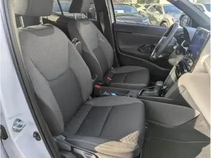 Photo 13 Toyota Yaris Hybride 1.5 HYBRID 130H DESIGN PACK CARGO 130