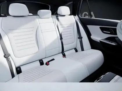 Photo 38 Mercedes Classe C Gén. V (S206) Ph1 AMG Line + 5