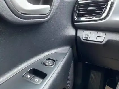 Photo 5 Kia Rio 1.2 MPi 84ch Urban Edition 4cv