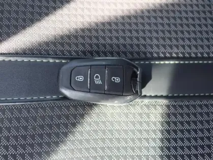 Photo 14 Peugeot 208  e- 136ch GT