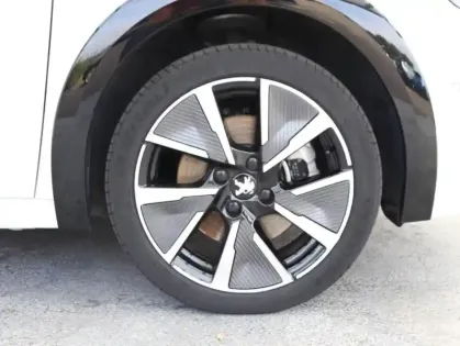 Photo 10 Peugeot 208  e- 136ch GT