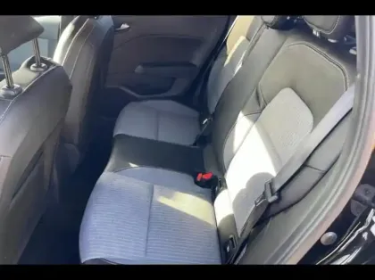 Photo 10 Renault Clio  1.6 E-Tech 145ch full hybrid Techno - 24