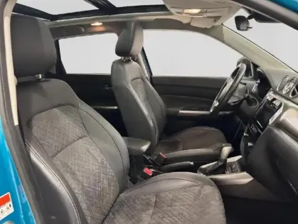 Photo 8 Suzuki Vitara  1.4 Boosterjet Hybrid 129ch Privilège Auto Allgrip Tpano Camera