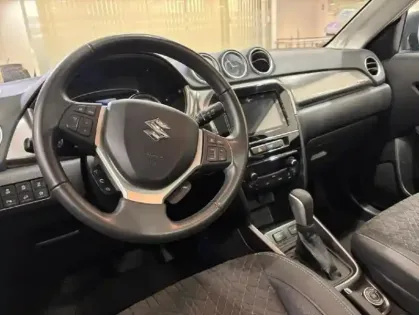 Photo 18 Suzuki Vitara  1.4 Boosterjet Hybrid 129ch Privilège Auto Allgrip Tpano Camera