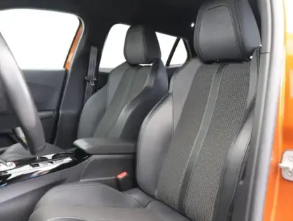 Photo 8 Peugeot 2008  1.2 PureTech 130ch S&S GT Line EAT8 7cv