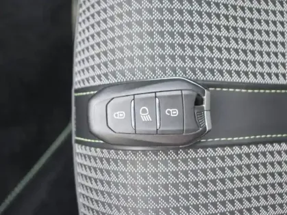 Photo 14 Peugeot 2008  1.2 PureTech 130ch S&S GT Line EAT8 7cv