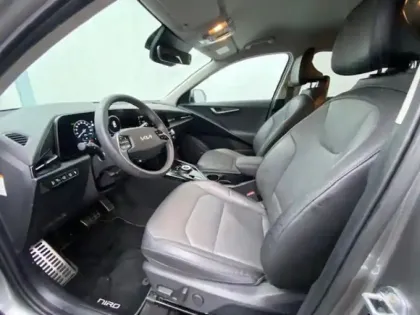 Photo 8 Kia Niro  1.6 GDi 141ch HEV Premium DCT6