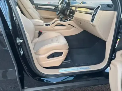 Photo 10 Porsche Cayenne  3.0 V6 462ch E-Hybrid Platinum Edition