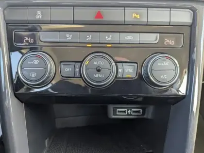 Photo 13 Volkswagen T-roc  1.5 TSI EVO 150ch Carat Euro6d-T