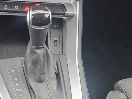 Photo 13 Audi Q3  35 TFSI 150ch Design S tronic 7