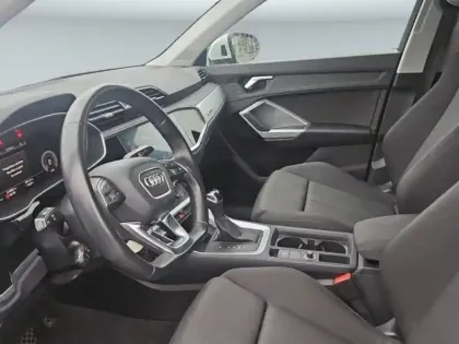 Photo 6 Audi Q3  35 TFSI 150ch Design S tronic 7