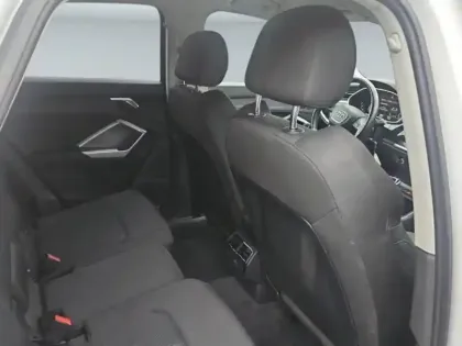 Photo 12 Audi Q3  35 TFSI 150ch Design S tronic 7